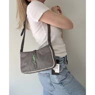 YSL Saint Laurent LE5A7 Hobo尼龍腋下包灰色