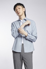 ESP เสื้อเชิ้ตแขนยาวแต่งกระเป๋า ผู้ชาย สีฟ้า | Regular Fit Shirt with Pocket | 03787