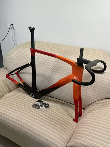 25 frame, made of T100 carbon fiber, disc brake version, compatible with DI2 electronics, BSA bottom