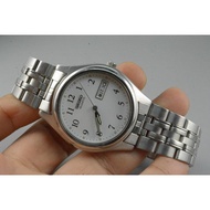 Second-Hand Japanese Vintage Watch Seiko 7N43 9041 White Dial Men's Quartz Round 38mm