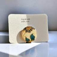 Handmade White Batik Phone Grip with NFC BW