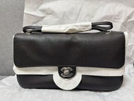 全新Chanel  26s  maxi flag 32cm 黑銀 /黑金/大象灰金銀/酒紅金銀麂皮金釦