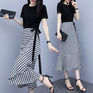 大碼女裝上衣新款韩版 大碼 套裝 女 2024 新款 Fashionable Two-Piece Suit Dress with Plaid Skirt - Slimming Waist Design