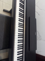 Ydp142 digital piano Yamaha with bench