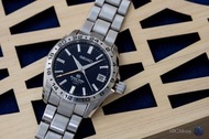 🔵已完成原廠保養/ 狀態佳雙LOGO GS GMT 10週年限量✅- SBGM029🔥
二手中古 SEIKO- GRAND SEIKO GMT十週年限量版 SBGM029G
-全球限量700本
-深藍