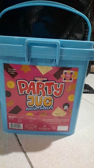 Rebisco party Jug 1.66g assorted biscuits in a bucket