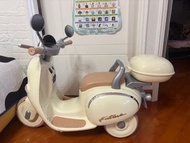 兒童電動三輪車