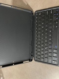 iPad（第八代）keyboard case 非原廠