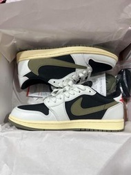 TRAVIS SCOTT x WMNS AIR JORDAN 1 LOW OG "OLIVE" 白黑橄欖綠 倒勾5.0 TS AJ1 低筒 聯名款 DZ4137-106