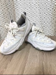 LeBron 13 low白/反光銀 Nike Jordan Adidas