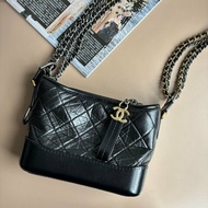 ::CHANEL:: GABRIELLE黑色牛皮雙色金鍊流浪包斜背包 肩背包(小)