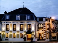 L'Hôtel Le Cheval Noir (L'Hotel Le Cheval Noir)