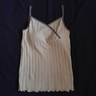 Seesomethingcool | Y2k 2000s style outfit tank top ruffle