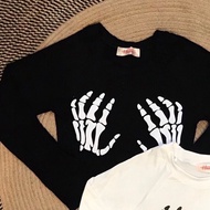 New-in เสื้อครอปแขนยาว ลายสกรีน กระดูก มาใหม่