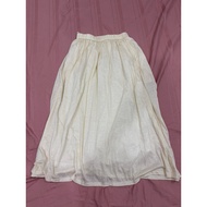 Yellow skirt Pass