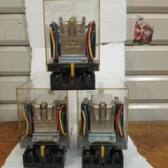 OMRON G4Q 212 S 220 V AC