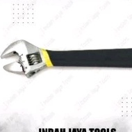 Adjustable rubber handle wrench Size: 8 inch 20 cm/ Handle: Coated with rubber. Comfortable to grip.