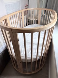 Stokke v2實木橢圓形嬰兒床連床褥