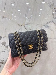 二手 95新  CHANEL A01113 Small Classic Flap Lambskin  香奈兒 經典羊皮手袋 小號23CM/黑金/荔枝皮