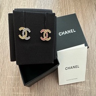 全新 Chanel 雙C經典耳環 耳釘 彩鑽藍黃粉不對稱