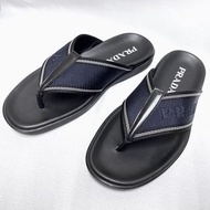 全新 Prada 拖鞋