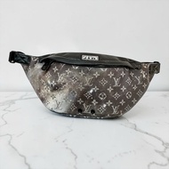 莉亞精品♡ LV 星空腰包 二手