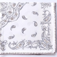 Guess 佩斯利印花頭巾，20x21 英寸，米色，棉質