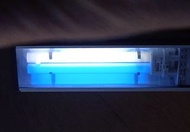 魚缸或殺菌專用 紫外線光管 防水珠亂彈玻璃面 紫外燈光管 ＞先下拍 才回覆ㄑ不怕水花四濺, 抗疫噴霧 金魚缸也適用, 也可作暖燈 包一支紫外燈暖燈光管. 約13" Long 13A Ultraviol