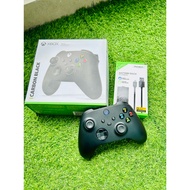Xbox Series Controller with rechargeable battery
