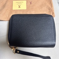 LV 黑色皮革手拿包