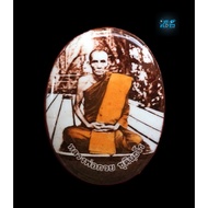 龙婆贵 瓷面自身 背面yant Tukata 寓意穷变富 富更富 Luang Phor Kuay “Disciple with a Master” Locket Amulet B.E. 2565 | 