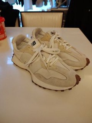 New Balance 327 米白色運動鞋