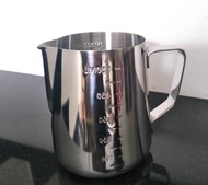 Ca đánh sữa inox (có vạch chia) 350ml - 550ml