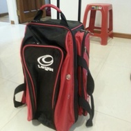 Leyon bowling bag with ball