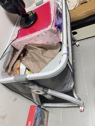 嬰兒床連蚊帳