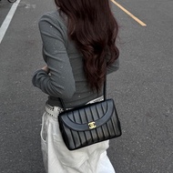 【極新🎁】 Chanel Diana 香奈兒 黛妃包 黑金羊皮 絕版稀有釋出！