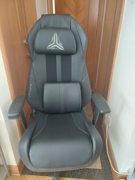 OSIM uThrone 電競按摩椅