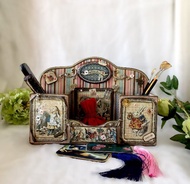 愛麗絲夢遊仙境桌面收納盒、刷架、化妝品架、美容盒