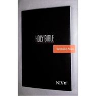 A) NIV Holy Bible เวอร์ชันสากลใหม่ ขนาดเล็ก. พระคัมภีร์ภาษาอังกฤษ ช.
