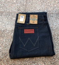 (เอว 40 วัดจริง 41)รุ่นขายดี  Wrangler greensboro ผ้าดิบผสมยืด ผ้ายืดนิดๆ  ทรงขากระบอกธรรมดา  ของแท้