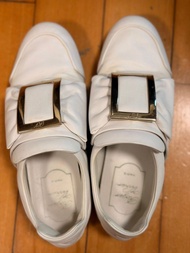 Roger Vivier 白色樂福鞋