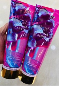 現貨‼️Victoria’s Secret jasmine cassis茉莉黑醋栗香氛乳液236ml