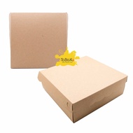 R10 Kraft Box measuring 20x20cm