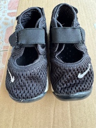 Nike忍者鞋