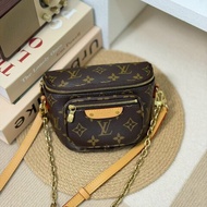 (實品超可愛😍😍)🏷LV 路易威登．Mini Bumbag M82335