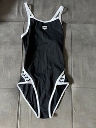 Arena 泳衣