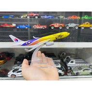 Malaysia Airlines Tiger A330 aircraft model size 16cm MB16187