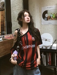 เสื้อยืดแขนกุดลายทางสีบล็อกสไตล์อเมริกันสำหรับผู้หญิงในช่วงฤดูร้อน เสื้อยืดแขนกุดคอวีทรงหลวมๆ สไตล์ห