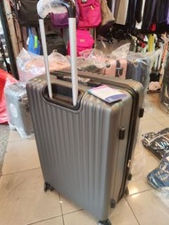 全新行李箱，29吋，可以加大，密碼鎖，飛機輪，板橋江子翠捷運站五號出口自取特價29吋1280元，不議價