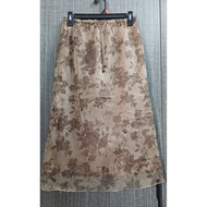 Very beautiful 2-layer floral printed mesh skirt, size m, elastic waist 68-76cm, length 75cm.
